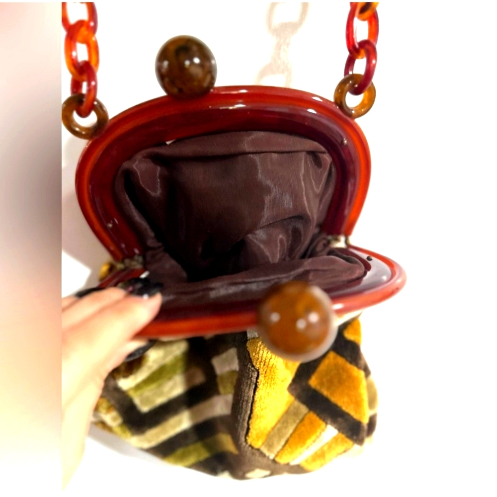 Vintage Carpet Lucite Shoulder Bag - Picture 3 of 4
